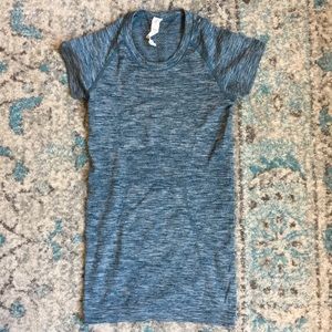 Lululemon tee